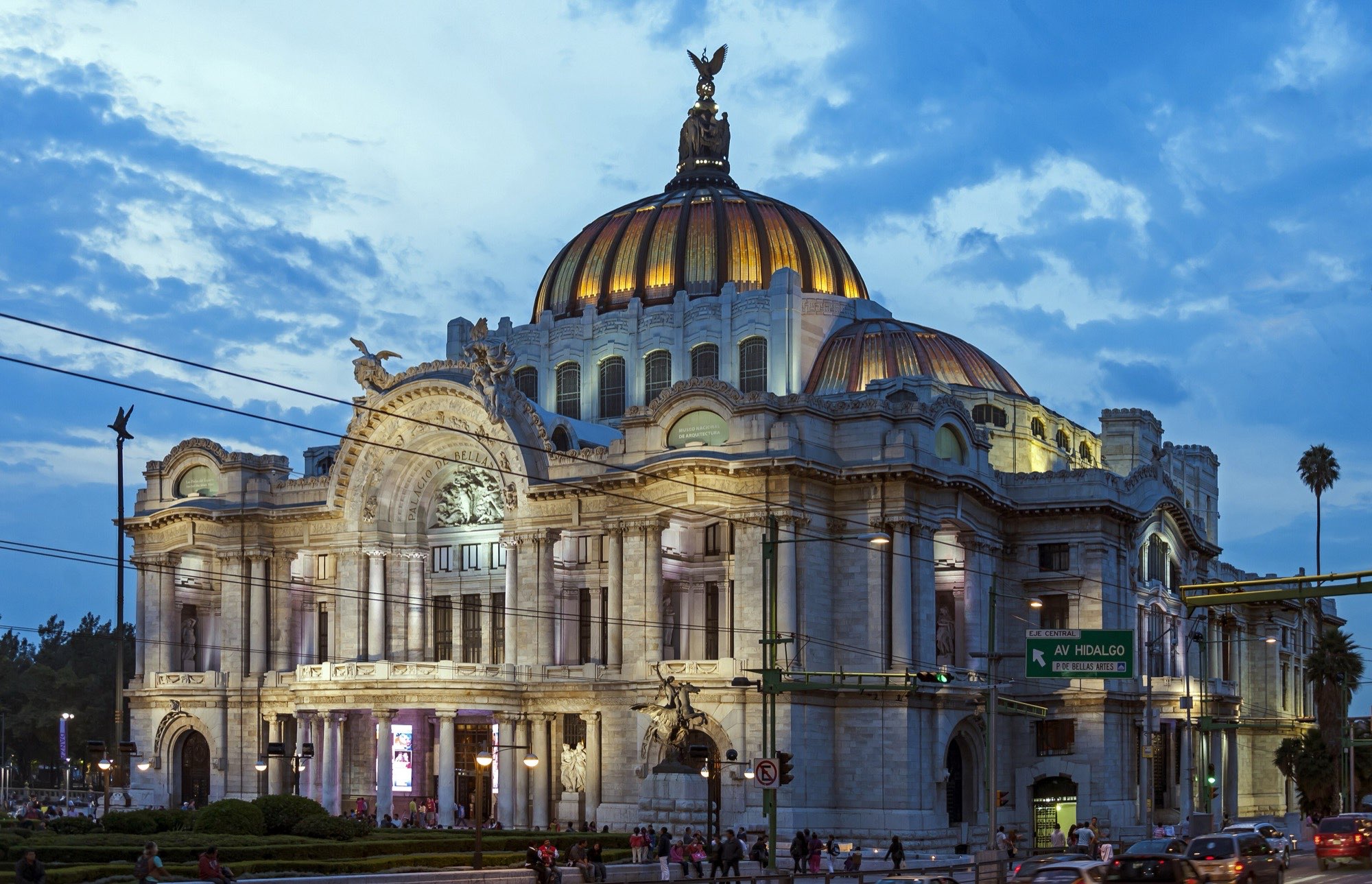 Palacio de Bellas Artes lit up at dusk